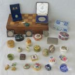 A small collection of trinket boxes including an enamelled egg by Halcyon Days within original box.