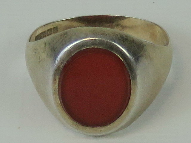 A mens HM silver bloodstone signet ring, Birmingham hallmark, size T,