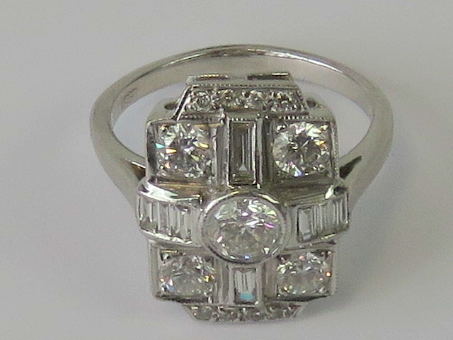 An 18ct white gold Art Deco style diamon