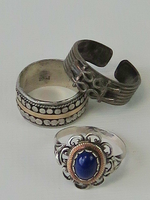 Five silver rings; one hallmarked with w