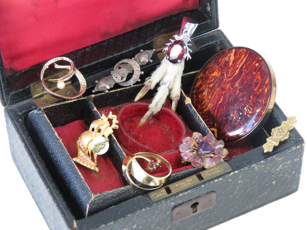 A 9ct gold brooch having locket panel to back (pin deficient), - Image 2 of 3