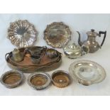 A quantity of assorted metalwares includ