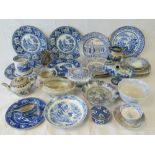 A quantity of assorted blue and white ce