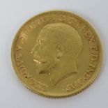 A 22ct gold George V 1915 full sovereign, 8g.