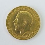 A 22ct gold George V 1913 full sovereign, 8g.