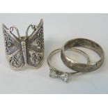 A 925 silver ring having white stones in the form of a bow size P,