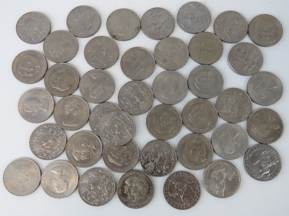 A large quantity of 20th century Churchill and Royal commemorative crowns, forty-one items, 1.176kg.