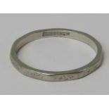 A Platinum band having floral engraving, stamped platinum, size N, 2.7g.