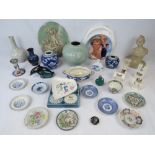 A small collection of English and Oriental ceramics including Poole pottery, a pearlware tea cup,