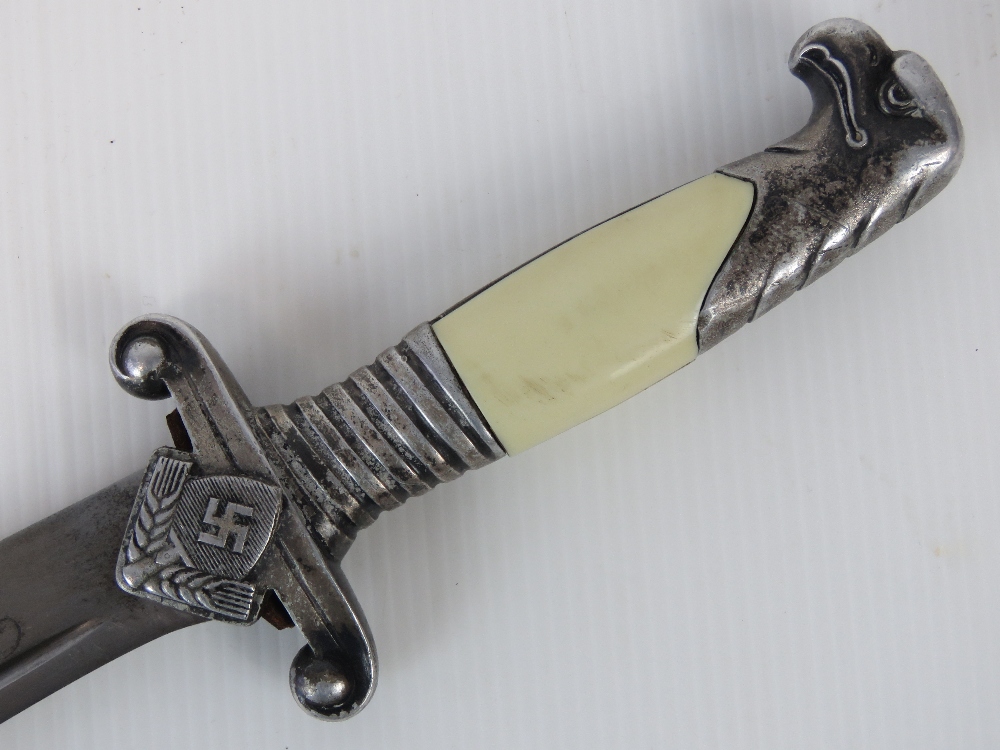 A WWII German RAD Officers dagger having 25. - Image 3 of 5