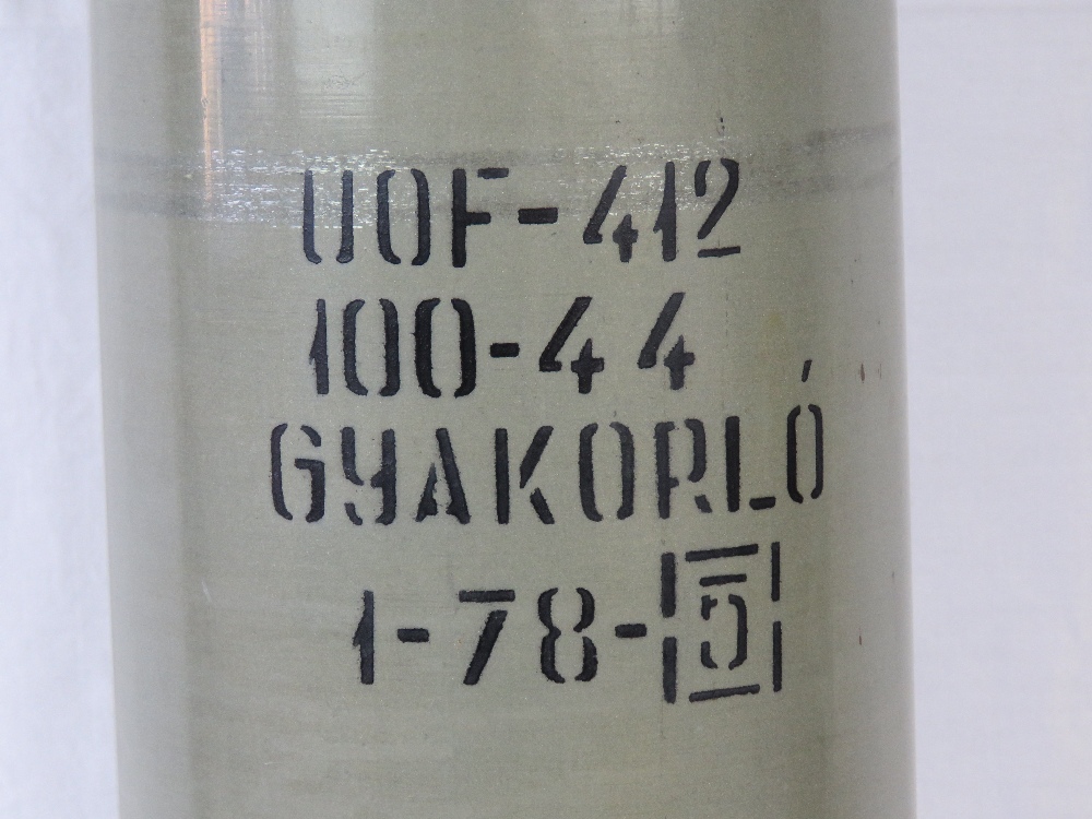 An inert Soviet T55 main battle tank 100mm cannon drill round. Unused. - Image 2 of 3