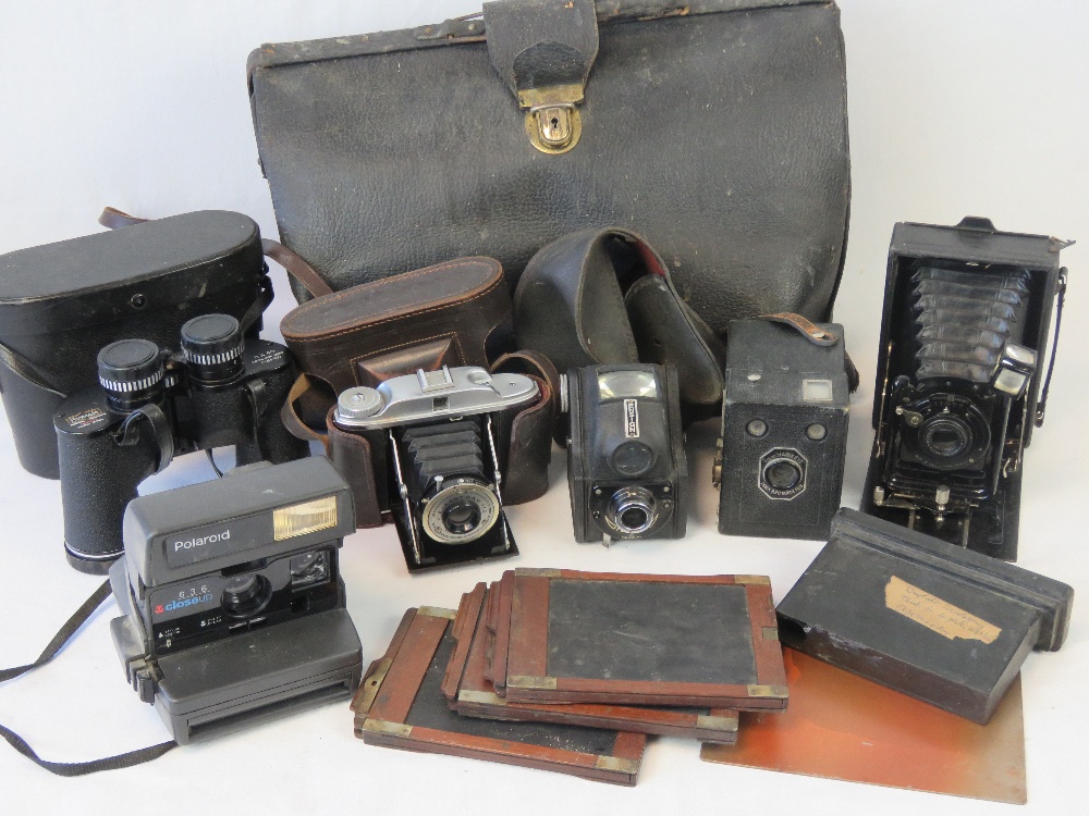 An Ernemann folding plate camera, a Kers