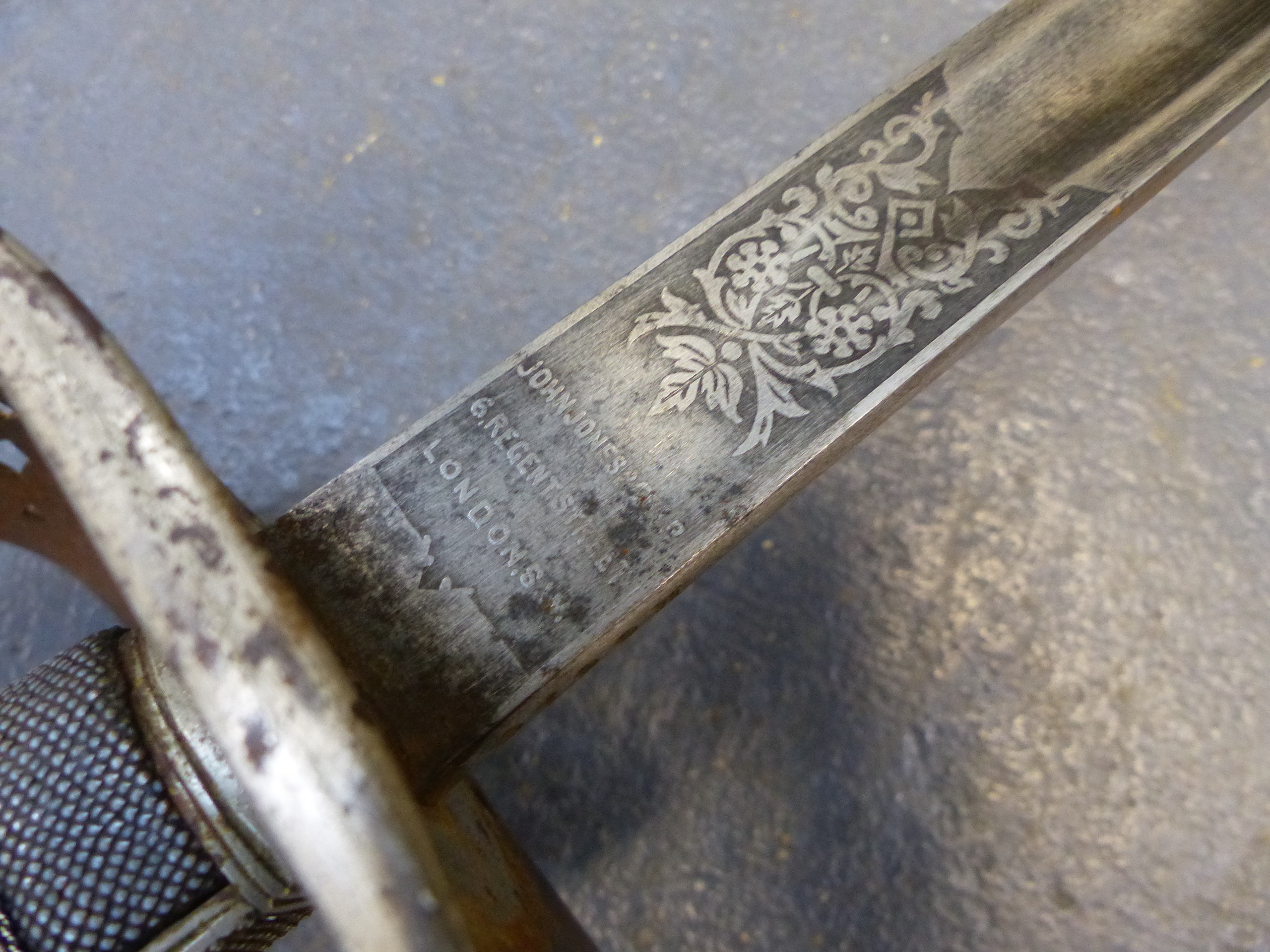 AN EARLY 20th.C. OFFICER'S SWORD WITH ETCHED STEEL BLADE BY JOHN JONES & CO. LONDON - Bild 21 aus 36