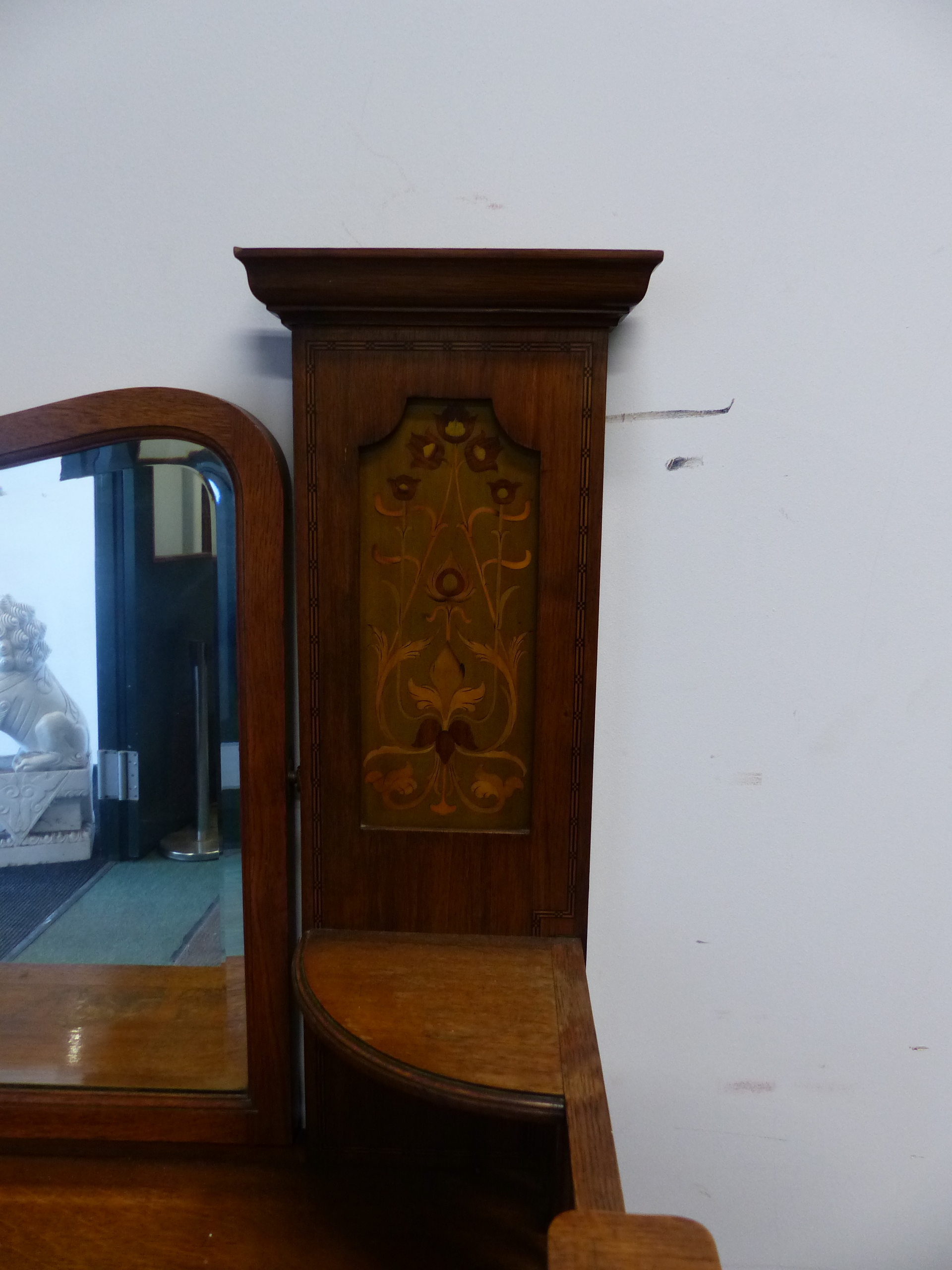 AN ARTS AND CRAFTS OAK DRESSING TABLE BY SHAPLAND & PETTER. W.123cms. - Image 4 of 13