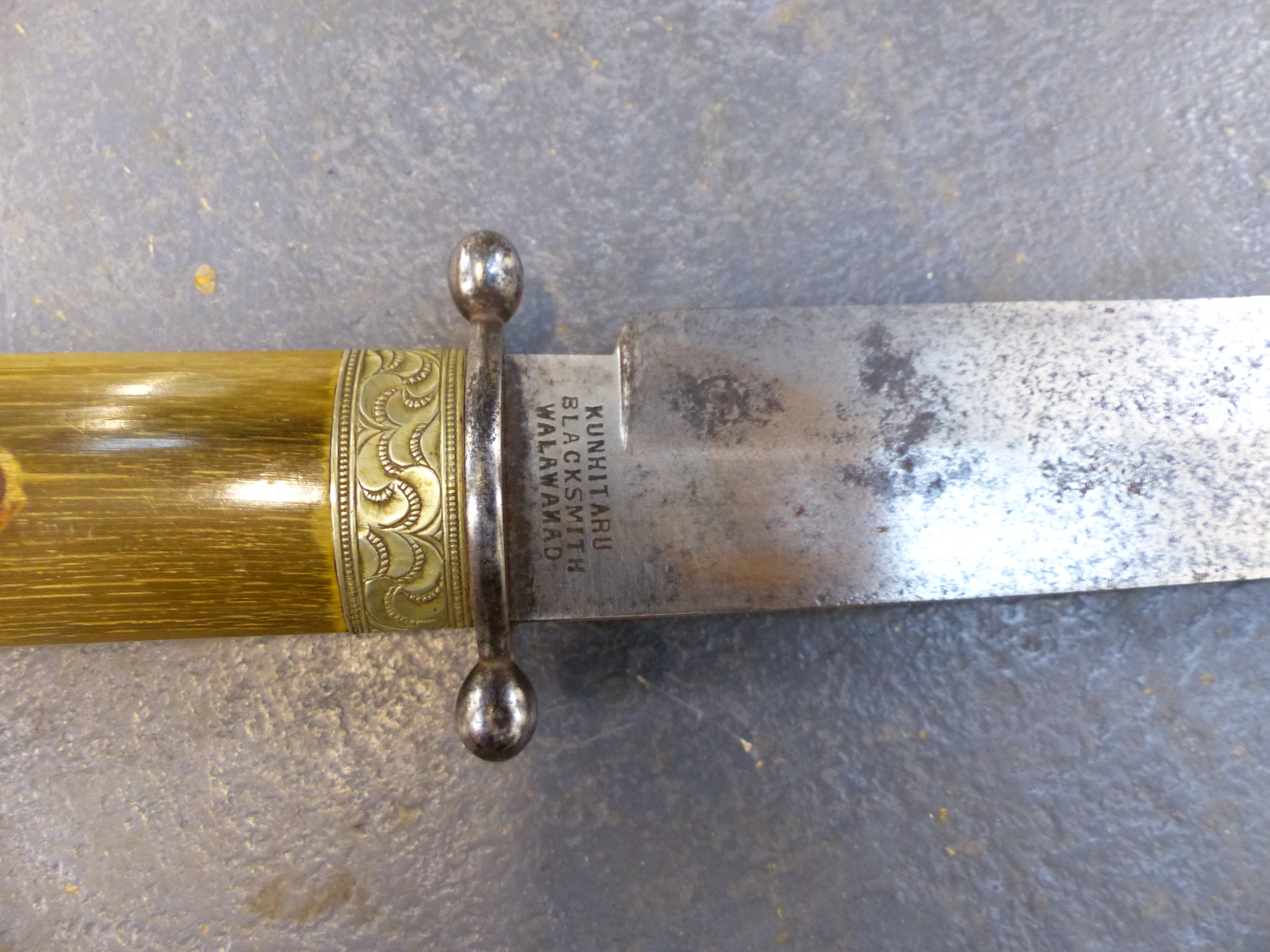 A GOOD 19th.C. HUNTING KNIFE OF BOWIE TYPE WITH STOUT CLIP POINT BLADE INSCRIBED " KUNHITARU- - Bild 10 aus 17