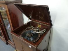 AN EARLY 20th.C.MAHOGANY CASED CABINET GRAMOPHONE, HMV MODEL 156.