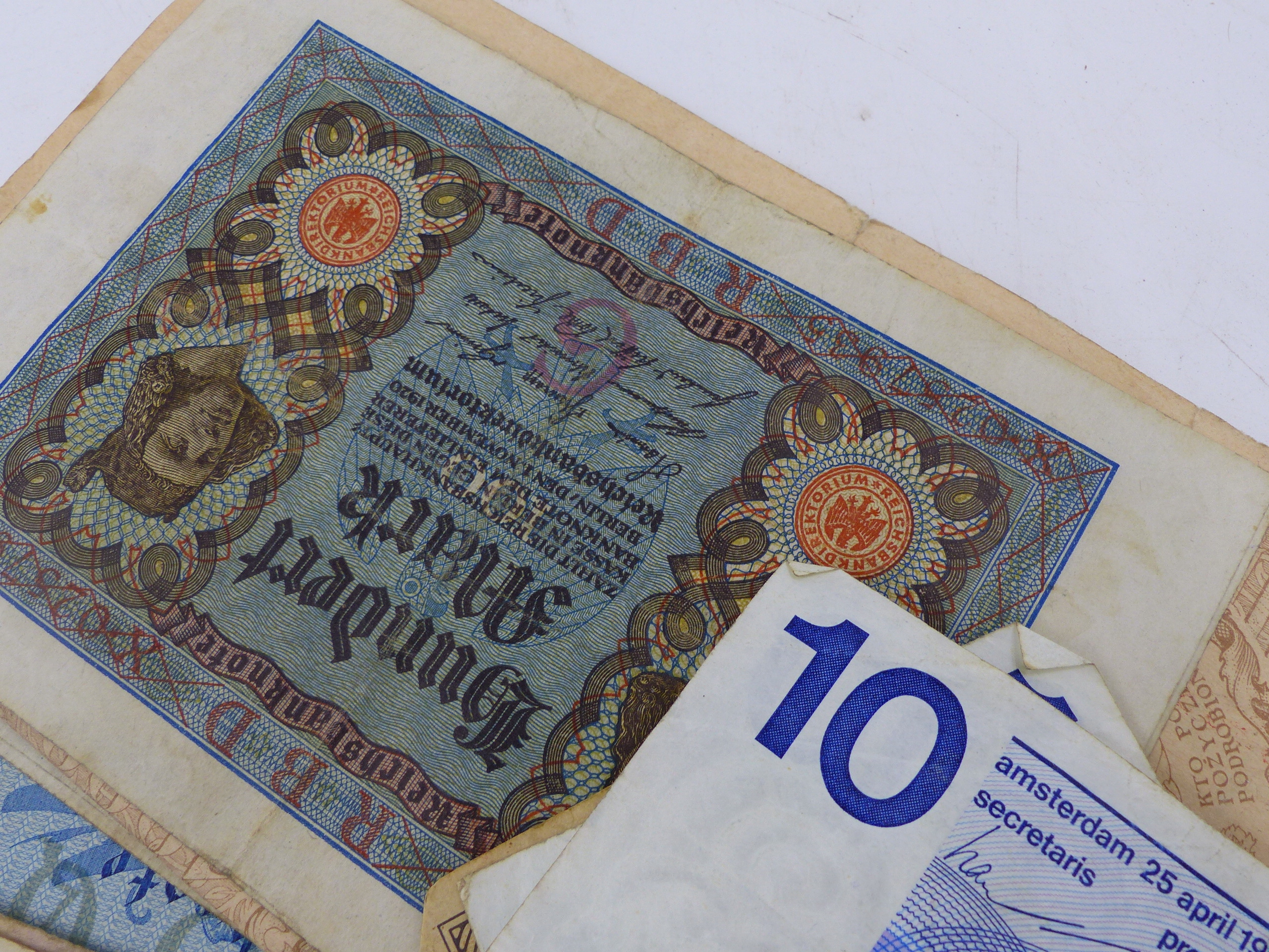 A GROUP OF VARIOUS GERMAN AND OTHER BANKNOTES. - Image 13 of 16