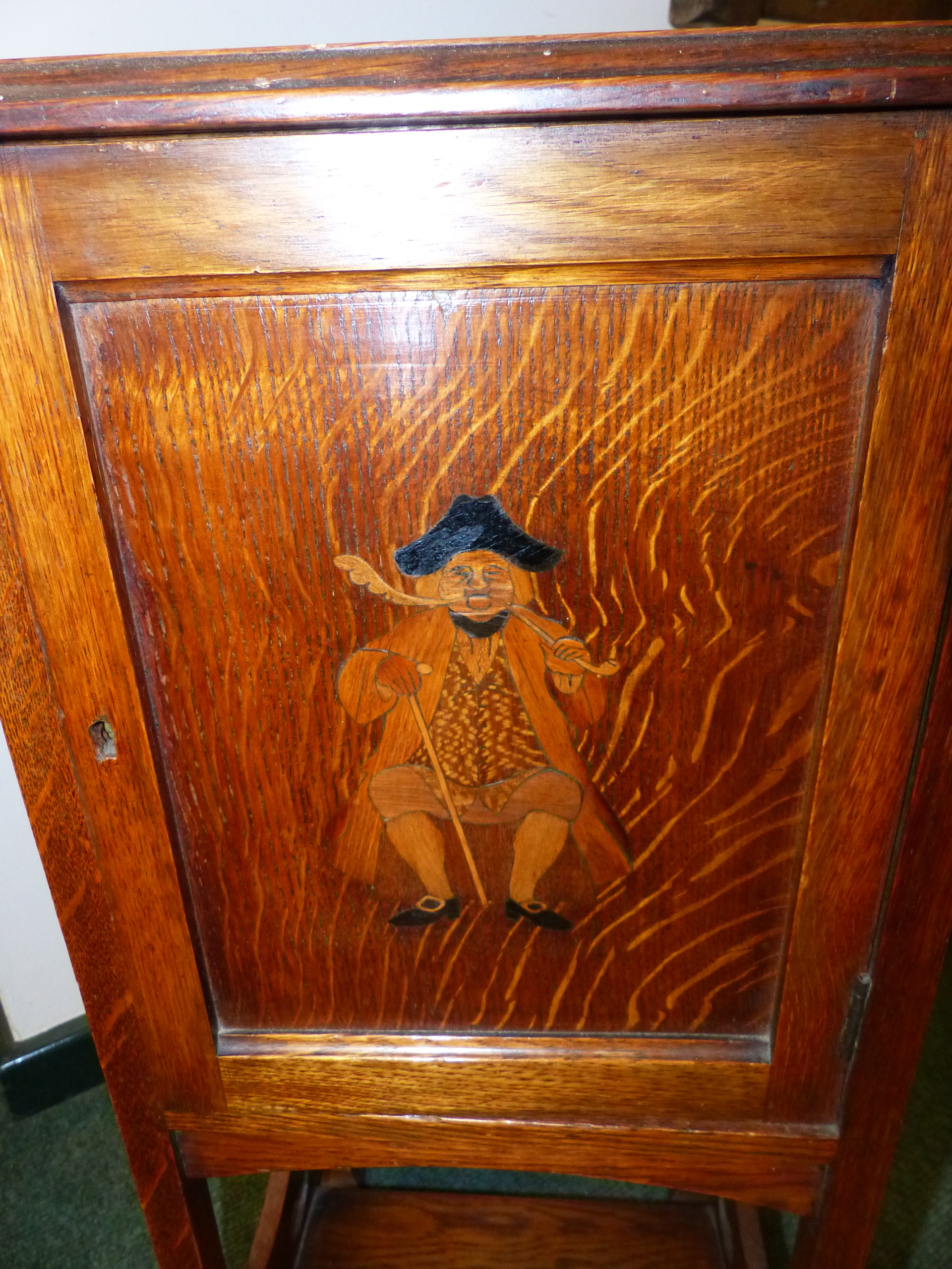 AN ARTS AND CRAFTS SMALL OAK SMOKER'S CABINET WITH BOOK TROUGH BELOW. - Image 3 of 15