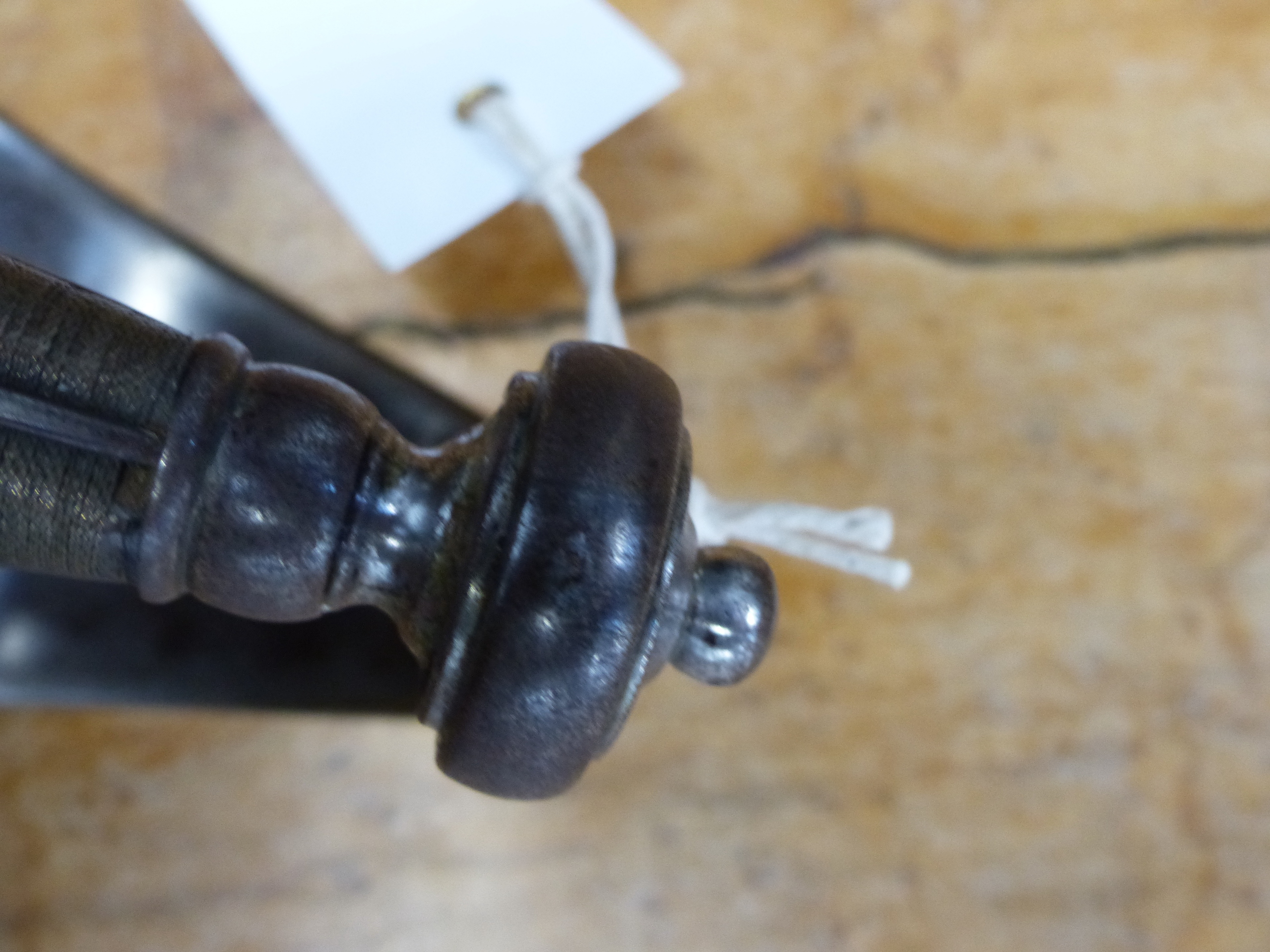 AN EARLY LEFT HAND GUARD DAGGER WITH CUT STEEL BLADE, BROAD CROSS GUARD AND PLAIN STEEL HILT, WIRE - Bild 10 aus 17