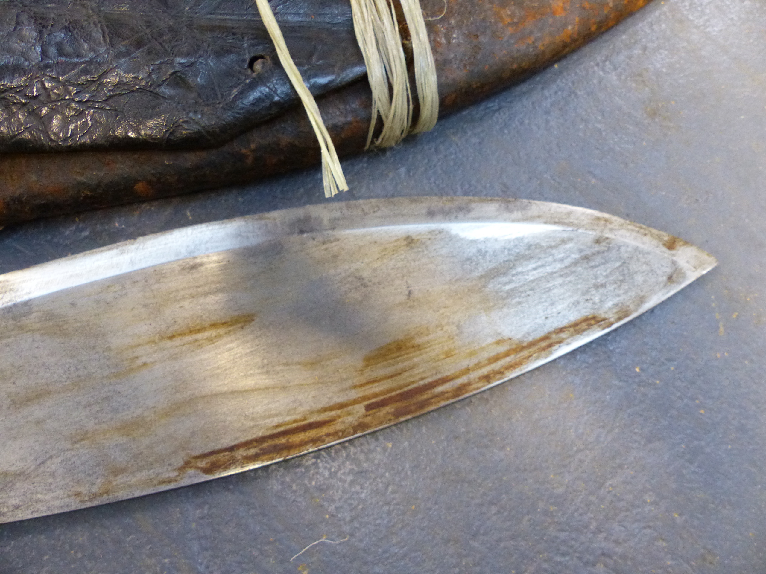 A GOOD GURKHA KUKRI KNIFE TOGETHER WITH A MILITARY BAYONET STAMPED 1917 - Image 16 of 38