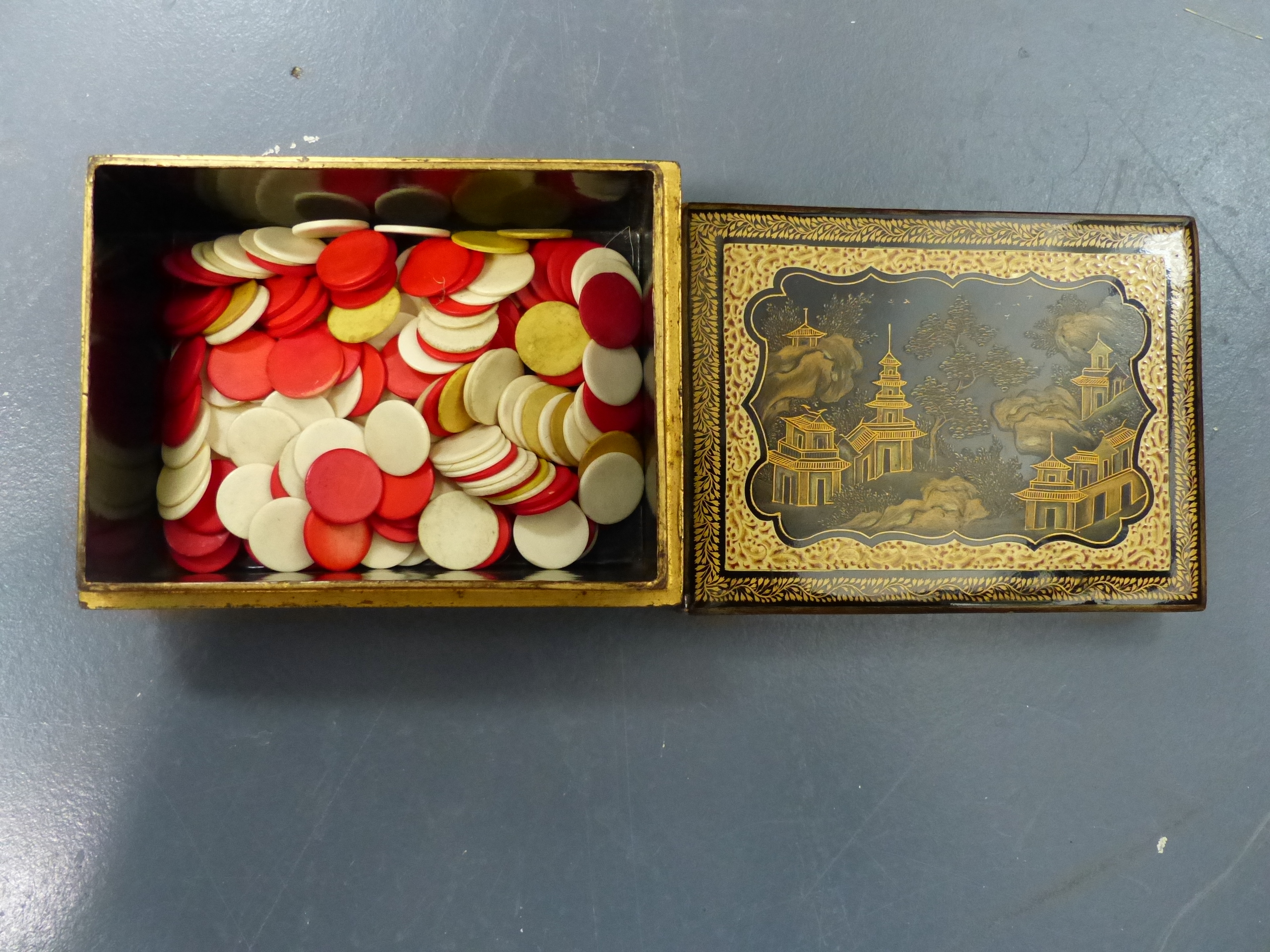 AN UNUSUALLY COMPLETE CHINESE EXPORT BLACK LACQUER GAMES BOX WITH INTERIOR TRAYS AND COVERED - Image 26 of 28