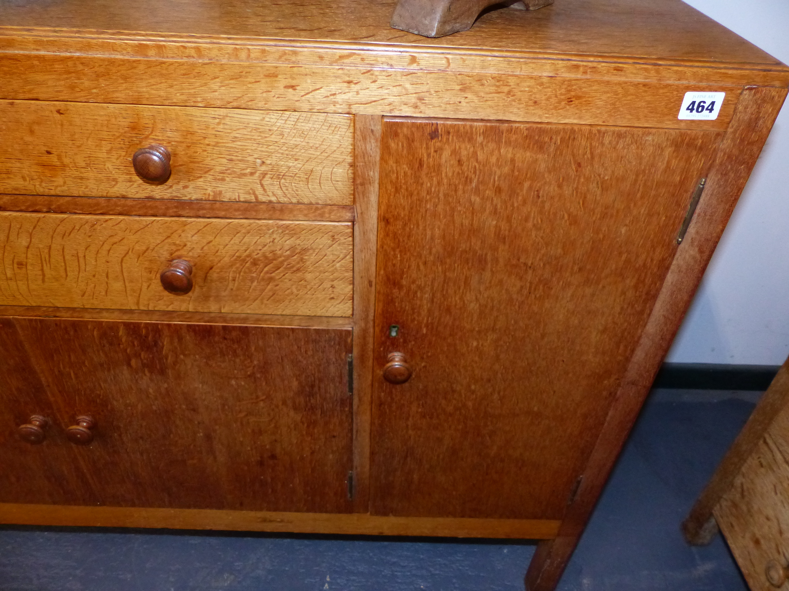 A HEAL'S GOLDEN OAK SIDEBOARD WITH TWO CENTRAL DRAWERS OVER CUPBOARD DOORS WITH TURNED WOODEN - Image 9 of 19