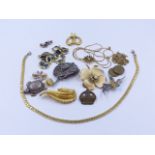 A SELECTION OF COSTUME JEWELLERY TO INCLUDE A PAIR OF VINTAGE TIFFANY EAR STUDS.