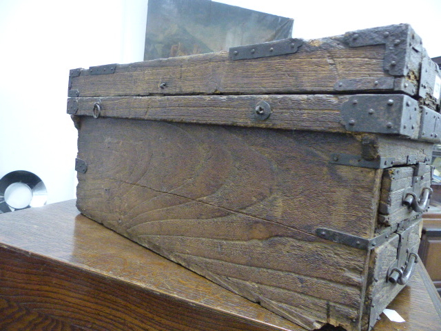 AN UNUSUAL FAR EASTERN IRON MOUNTED TRAVELLING CHEST. - Image 9 of 10