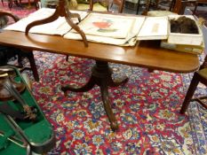 AN EARLY 19th.C. MAHOGANY TILT TOP BREAKFAST TABLE ON TURNED COLUMN AND THREE SHAPED SABRE LEGS WITH