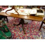 AN EARLY 19th.C. MAHOGANY TILT TOP BREAKFAST TABLE ON TURNED COLUMN AND THREE SHAPED SABRE LEGS WITH