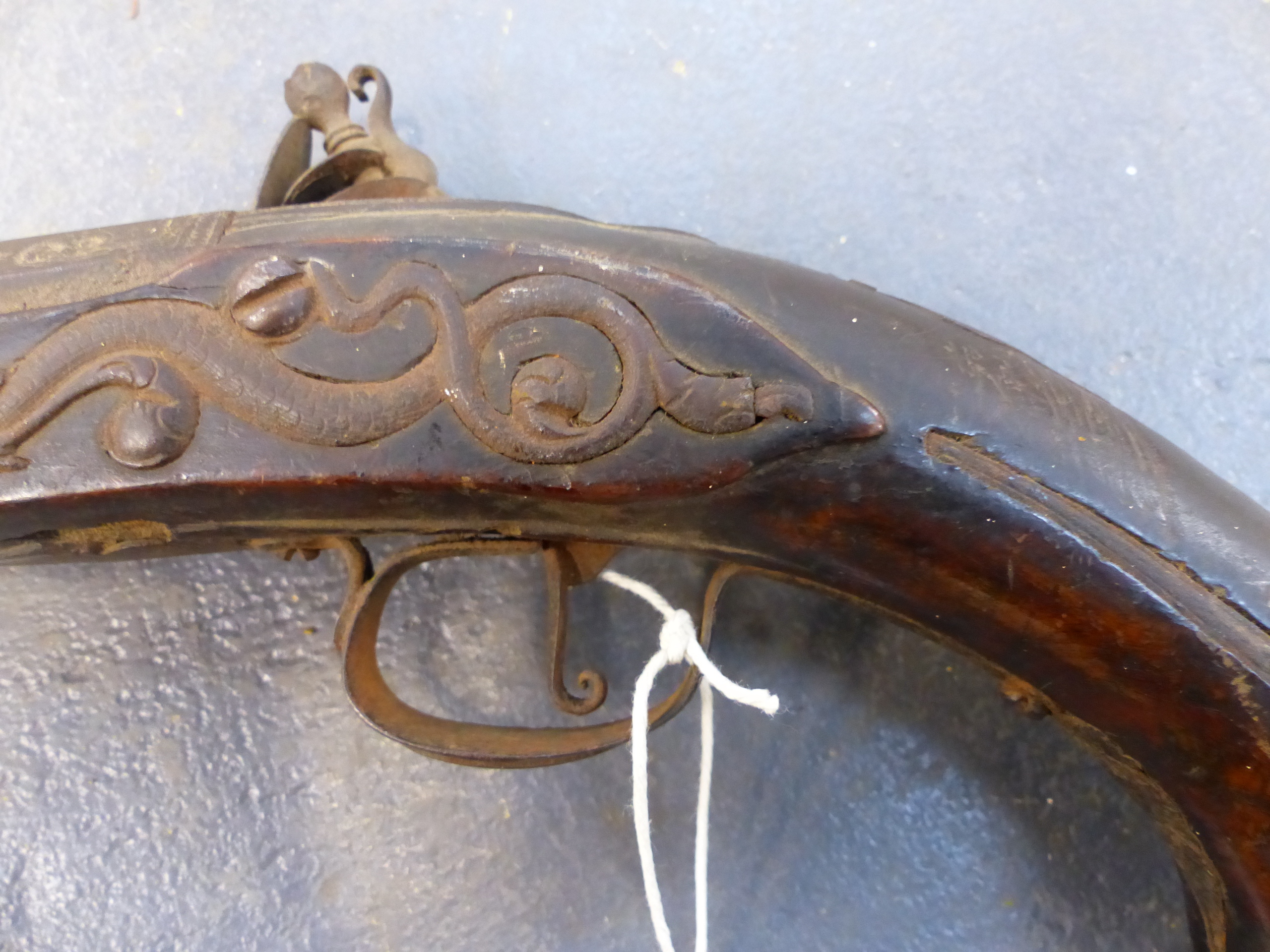 AN 18th. C. FLINTLOCK HOLSTER PISTOL. THE LOCK SIGNED NICHOLSON - Bild 15 aus 38