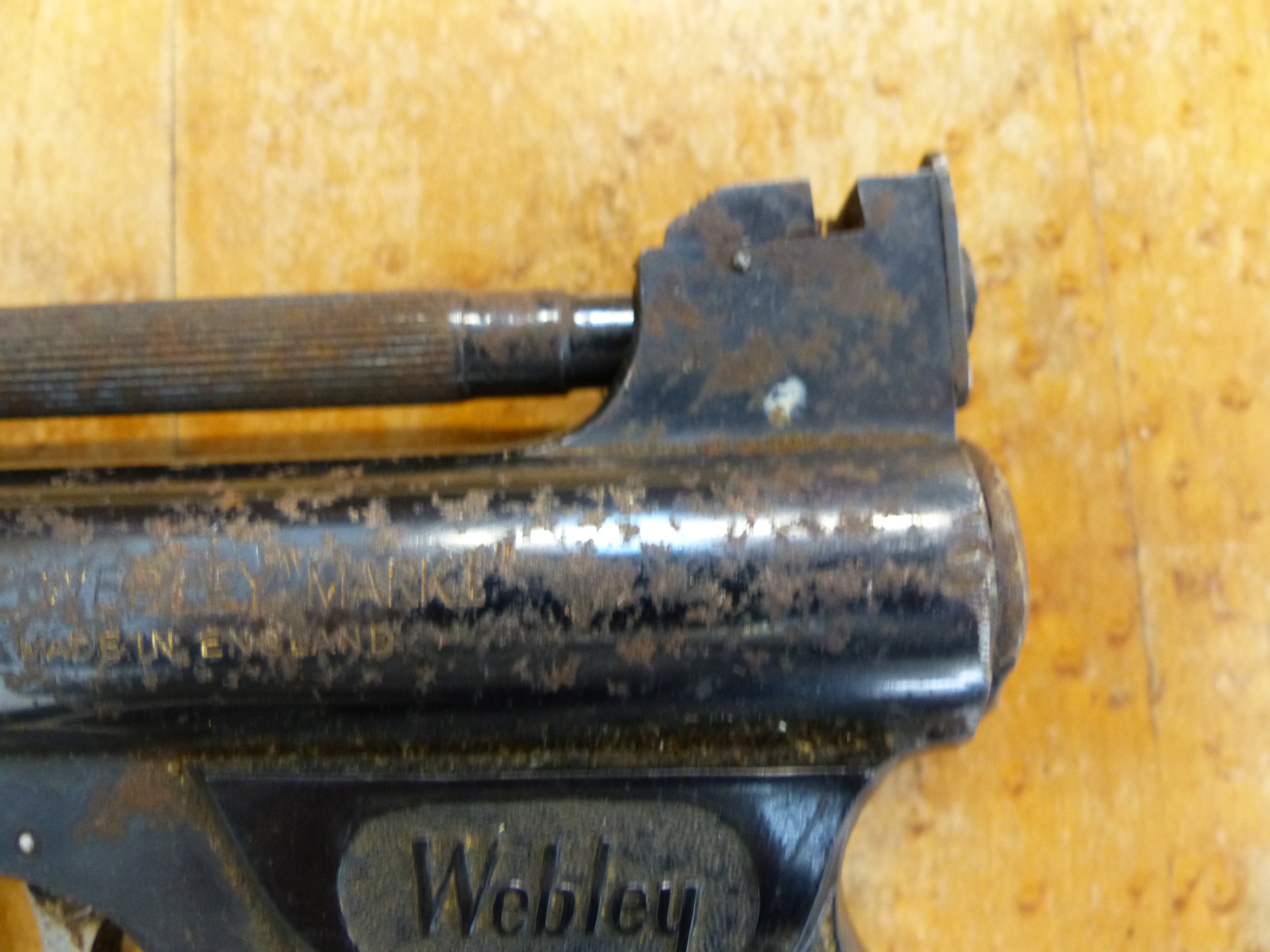 A VINTAGE WEBLEY MARK ONE AIR PISTOL - Bild 18 aus 23