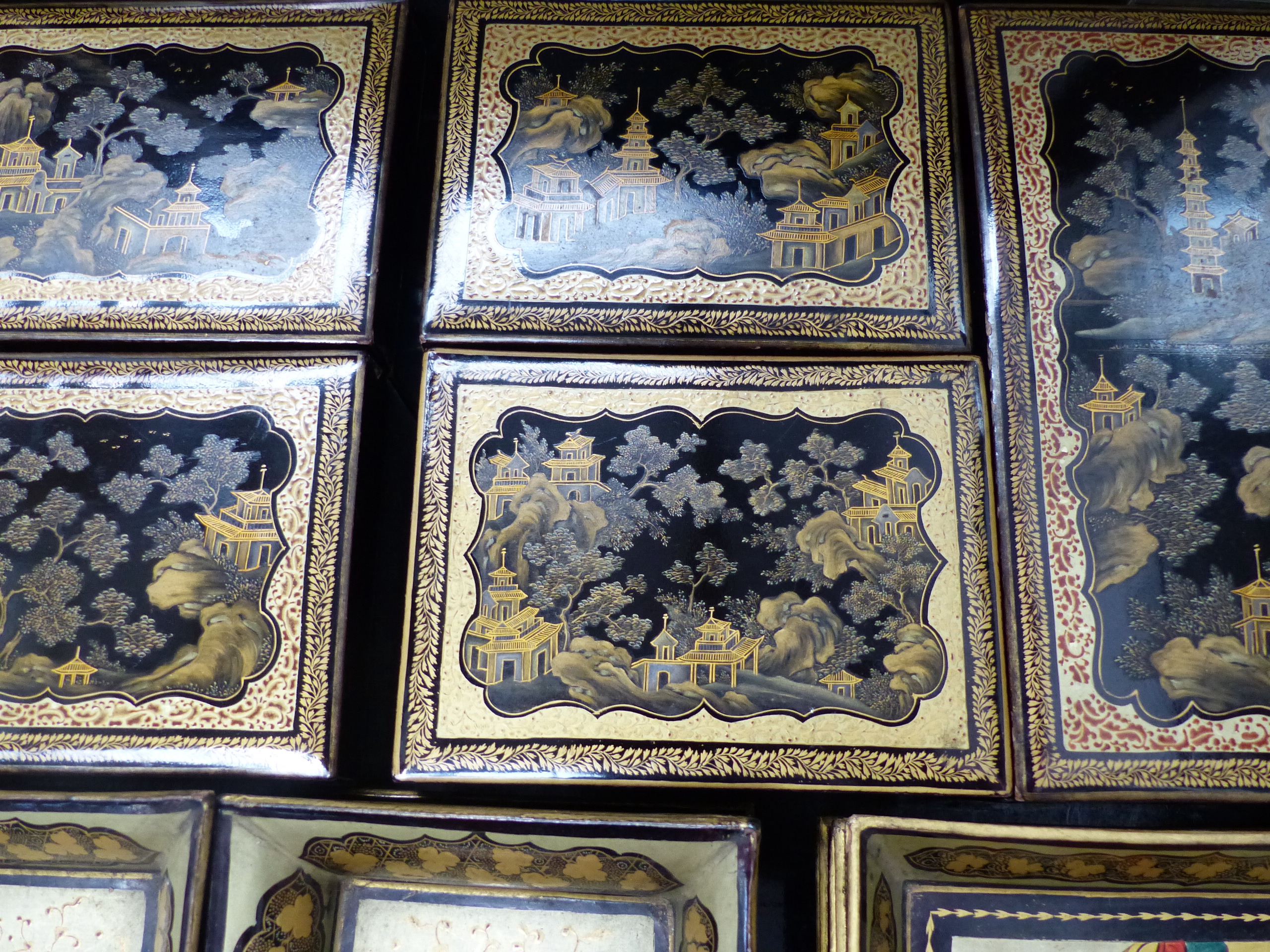 AN UNUSUALLY COMPLETE CHINESE EXPORT BLACK LACQUER GAMES BOX WITH INTERIOR TRAYS AND COVERED - Image 8 of 28