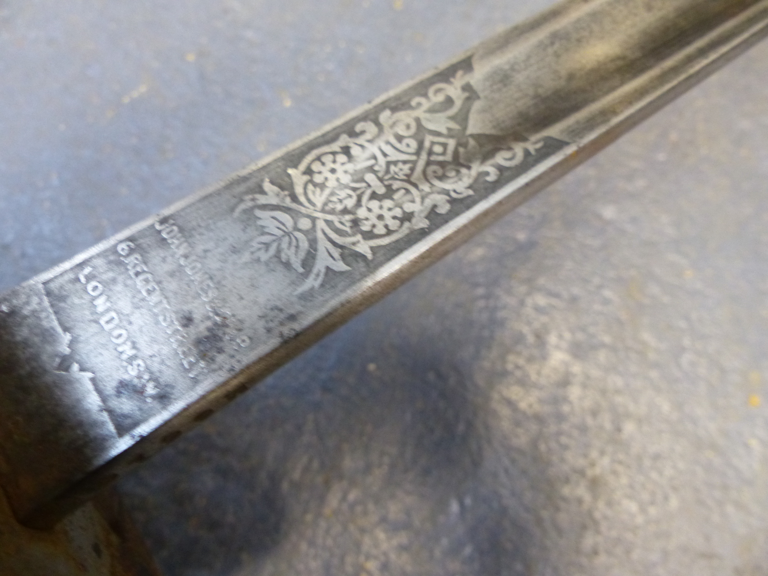 AN EARLY 20th.C. OFFICER'S SWORD WITH ETCHED STEEL BLADE BY JOHN JONES & CO. LONDON - Bild 33 aus 36