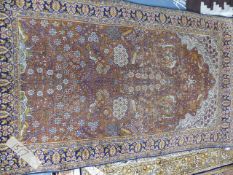 AN ORIENTAL PART SILK PRAYER RUG OF PERSIAN DESIGN. 150 x 92cms.