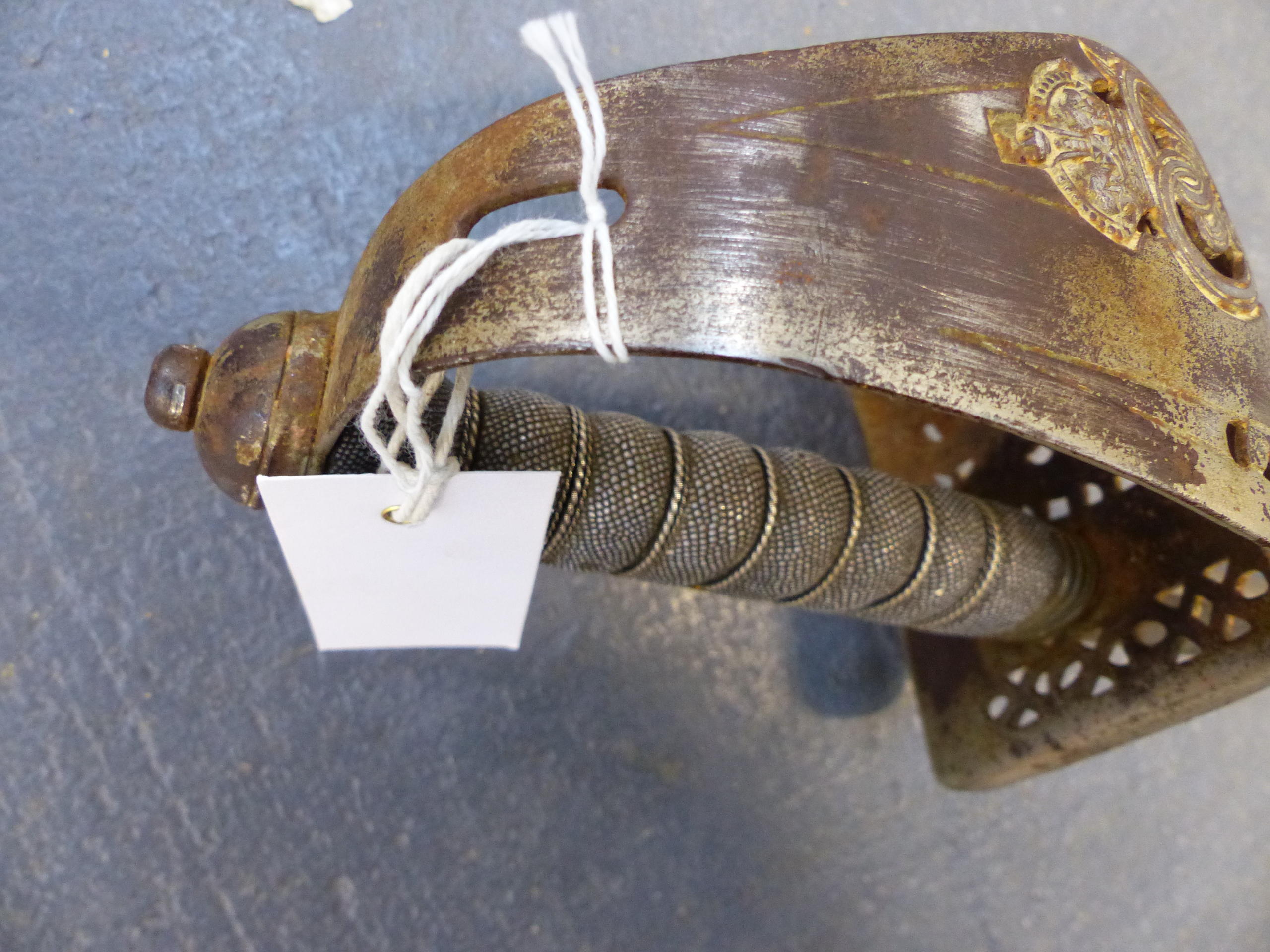 AN EARLY 20th.C. OFFICER'S SWORD WITH ETCHED STEEL BLADE BY JOHN JONES & CO. LONDON - Bild 3 aus 36