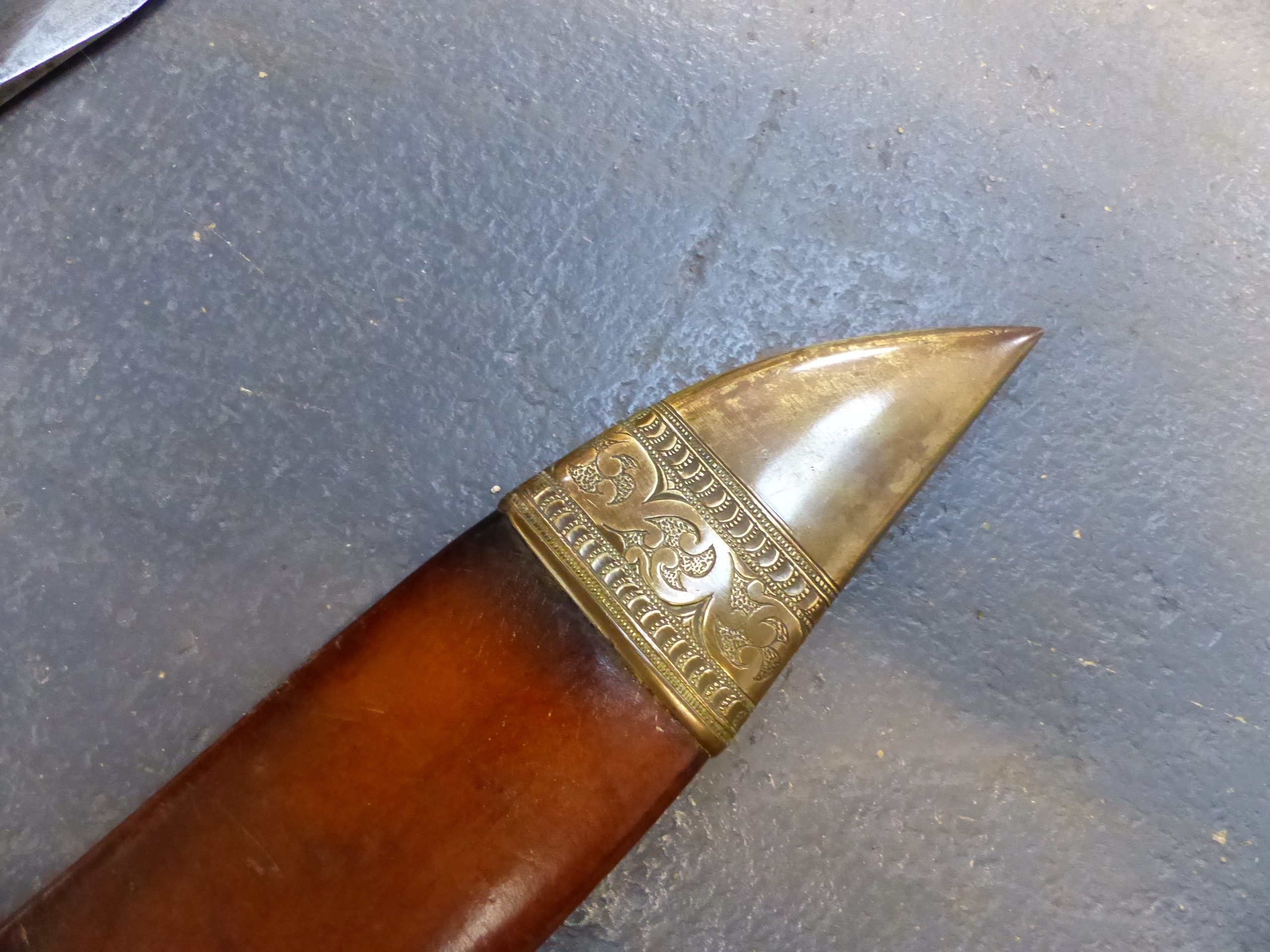 A GOOD 19th.C. HUNTING KNIFE OF BOWIE TYPE WITH STOUT CLIP POINT BLADE INSCRIBED " KUNHITARU- - Bild 17 aus 17