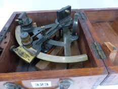 A VINTAGE ANODISED BRASS SEXTANT WITH SILVERED SCALE CONTAINED IN A MAHOGANY TRANSIT CASE.