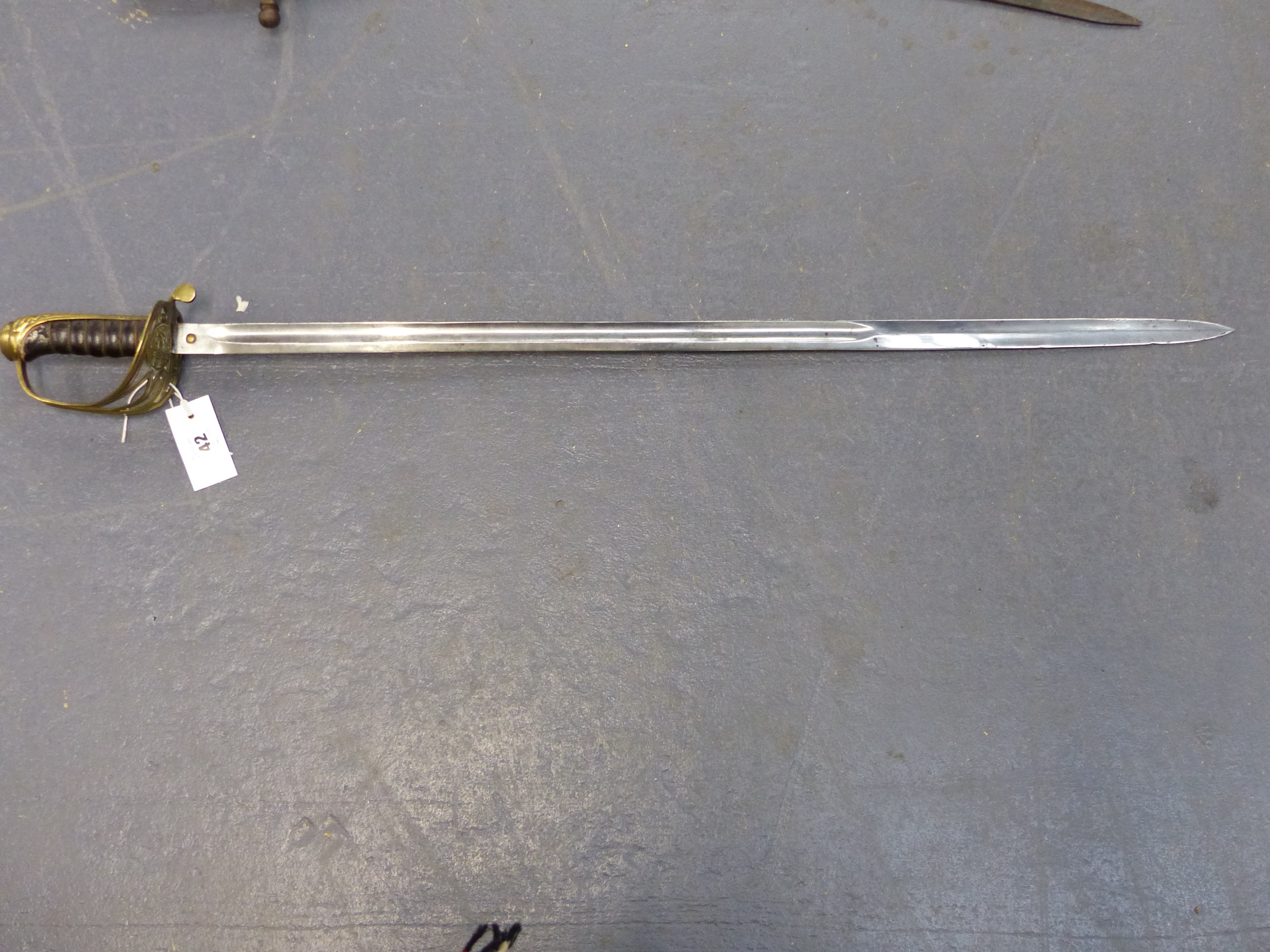 A VICTORIAN NCO'S SWORD WITH BRASS HILT - Image 6 of 12