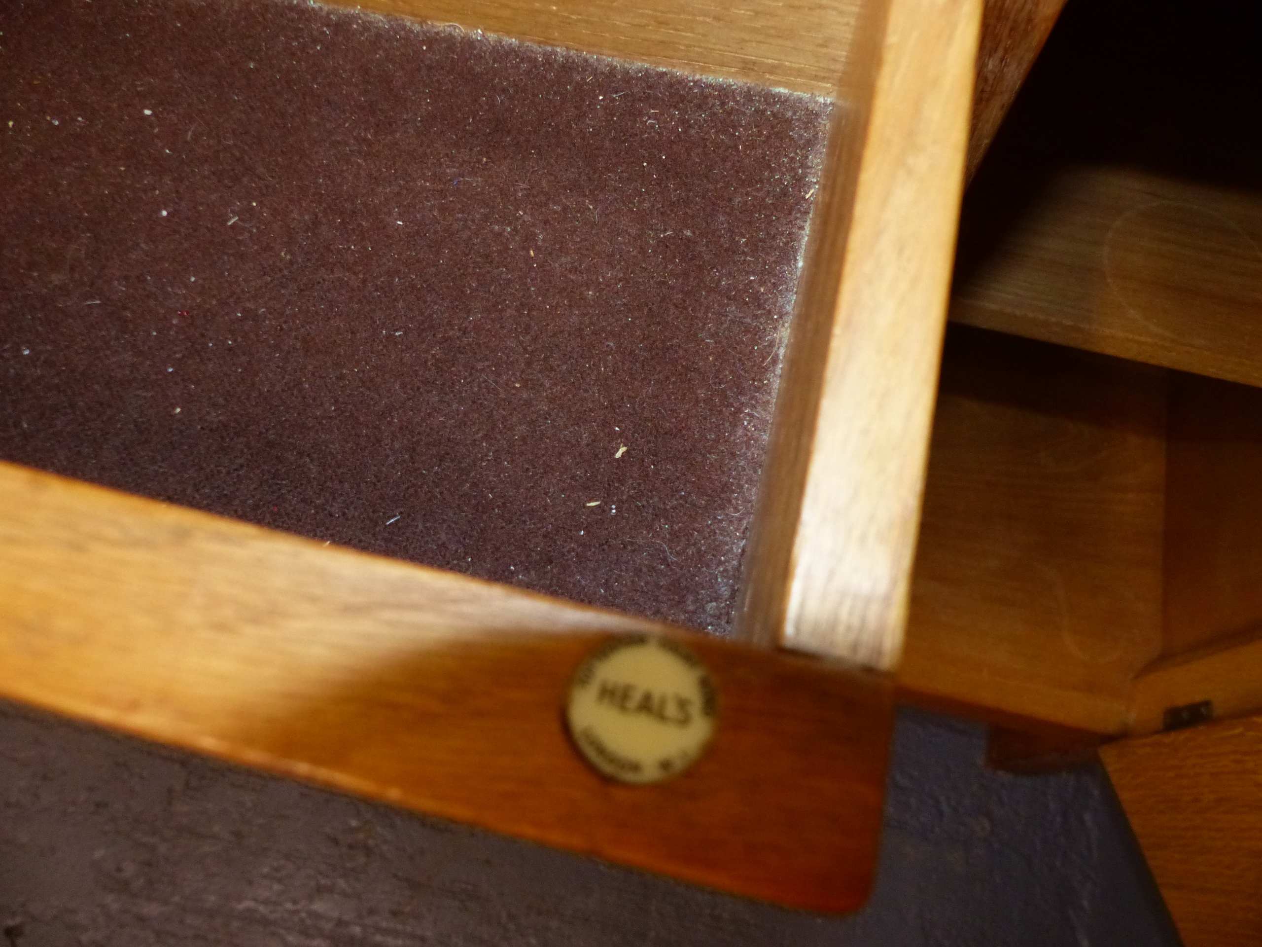 A HEAL'S GOLDEN OAK SIDEBOARD WITH TWO CENTRAL DRAWERS OVER CUPBOARD DOORS WITH TURNED WOODEN - Image 16 of 19