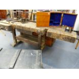 A GOOD CARPENTER'S WORKSHOP BENCH WITH VICE ON A TRESTLE BASE AND UNDERTIER. W.195 x H.84cms.