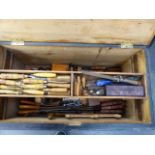 A LARGE VINTAGE CARPENTER'S TOOL CHEST CONTAINING A GOOD SELECTION OF CHISELS, PLANES, SAWS,ETC.
