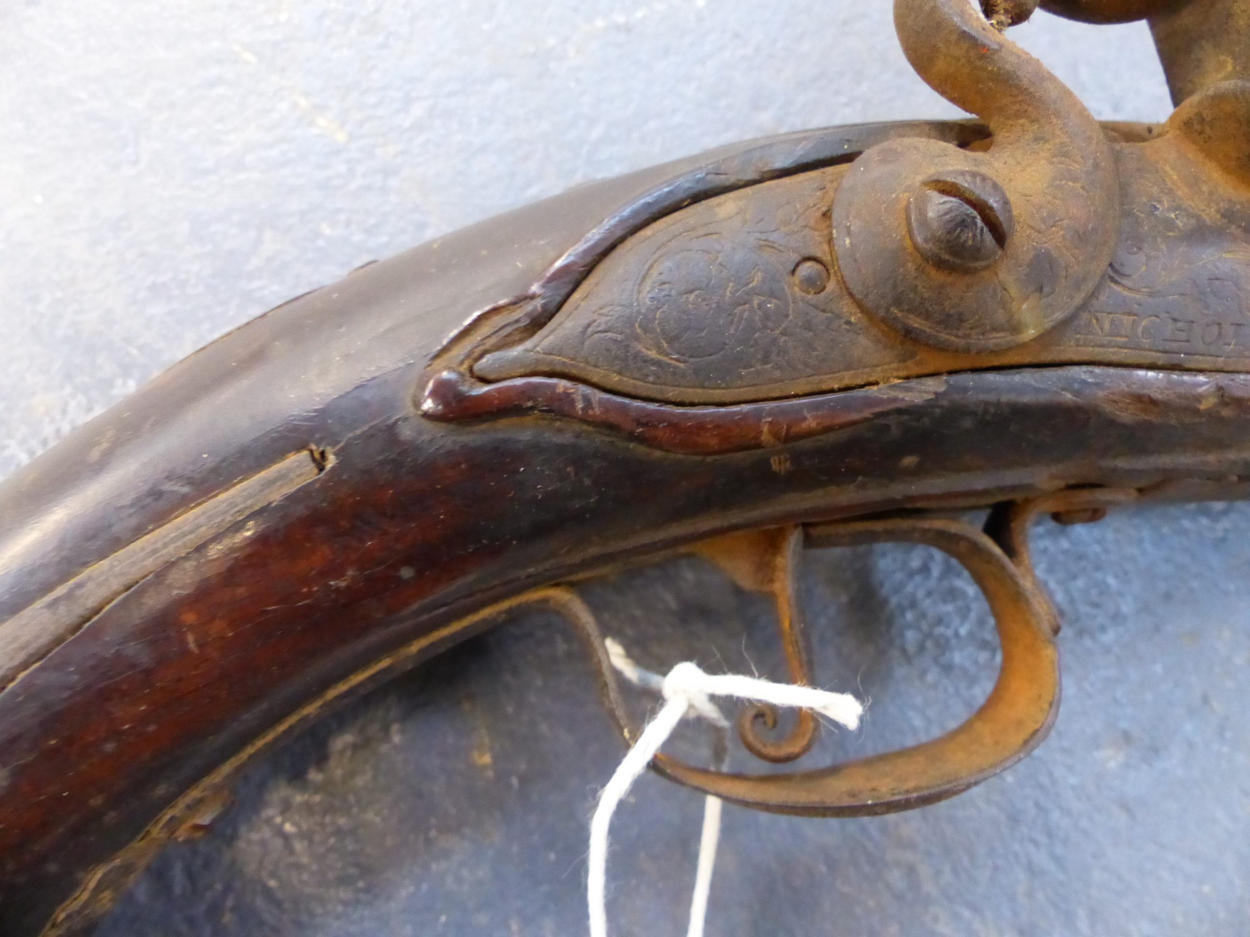 AN 18th. C. FLINTLOCK HOLSTER PISTOL. THE LOCK SIGNED NICHOLSON - Bild 4 aus 38