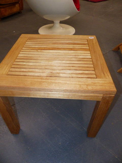 A SMALL HARDWOOD PATIO COFFEE TABLE. - Image 7 of 9