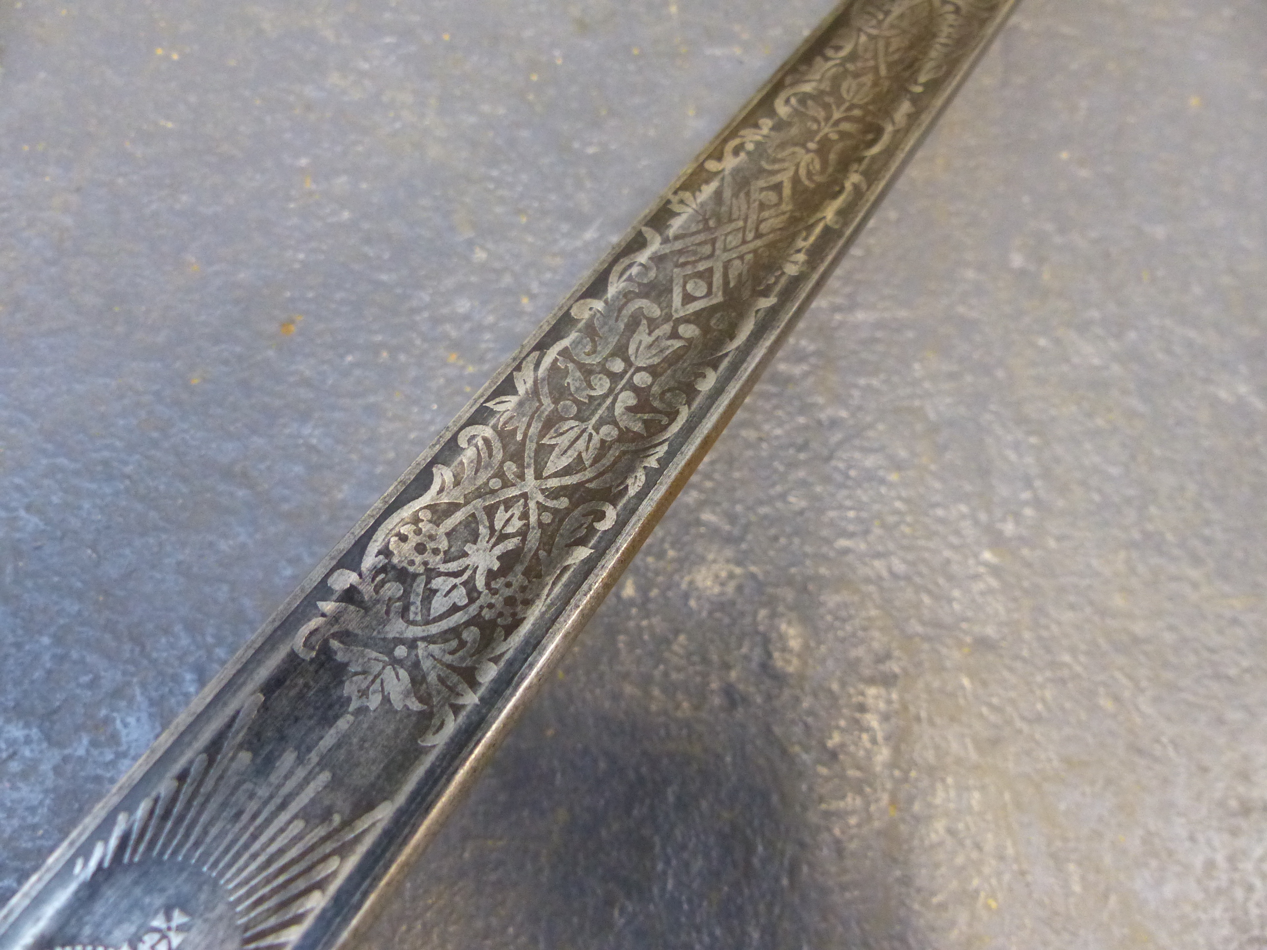 AN EARLY 20th.C. OFFICER'S SWORD WITH ETCHED STEEL BLADE BY JOHN JONES & CO. LONDON - Bild 26 aus 36