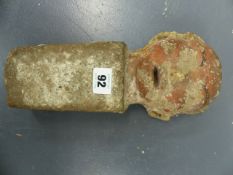 AN INTERESTING EARLY EASTERN EFFIGY KEYSTONE WITH REMNANTS OF PAINTED DECORATION - POSSIBLY