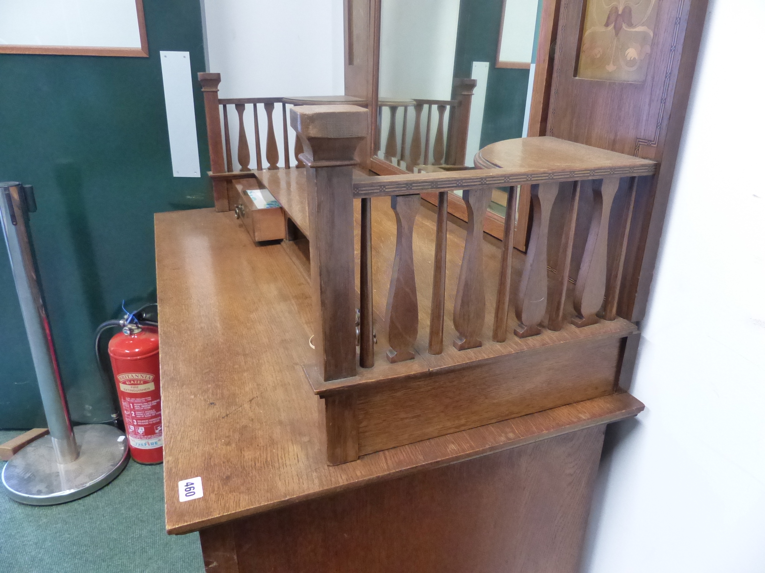 AN ARTS AND CRAFTS OAK DRESSING TABLE BY SHAPLAND & PETTER. W.123cms. - Image 10 of 13