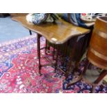 AN EARLY 20th.C.MAHOGANY SUTHERLAND TABLE ON PAD FEET, THE TOP 68 x 75cms EXTENDED H.66cms.