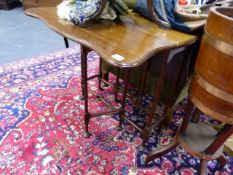 AN EARLY 20th.C.MAHOGANY SUTHERLAND TABLE ON PAD FEET, THE TOP 68 x 75cms EXTENDED H.66cms.