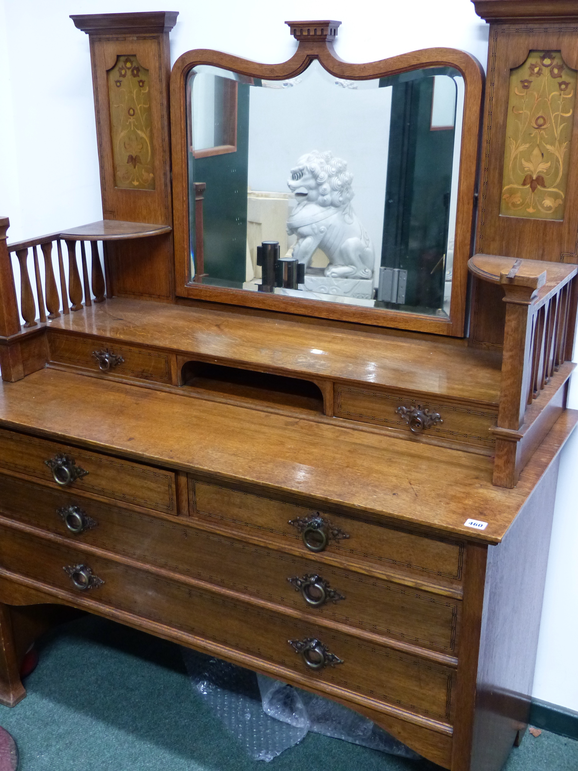 AN ARTS AND CRAFTS OAK DRESSING TABLE BY SHAPLAND & PETTER. W.123cms.